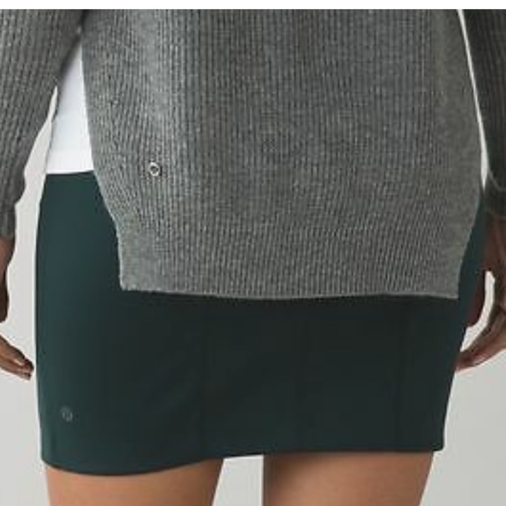 Lululemon Go Cityfarer skirt in dark fuel size 6